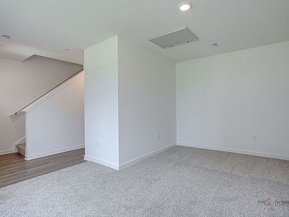 5th image of 541 Yosemite Way
