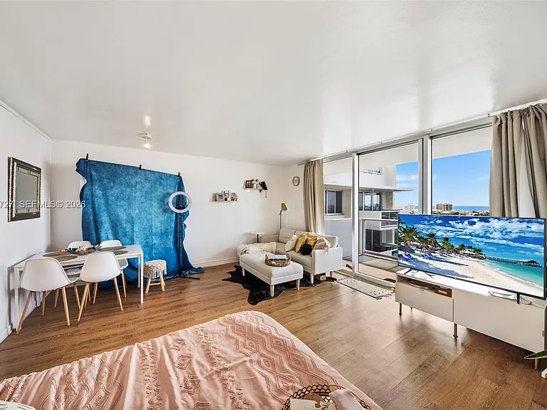 1200 West Ave #Penthouse 11 — Photo 2