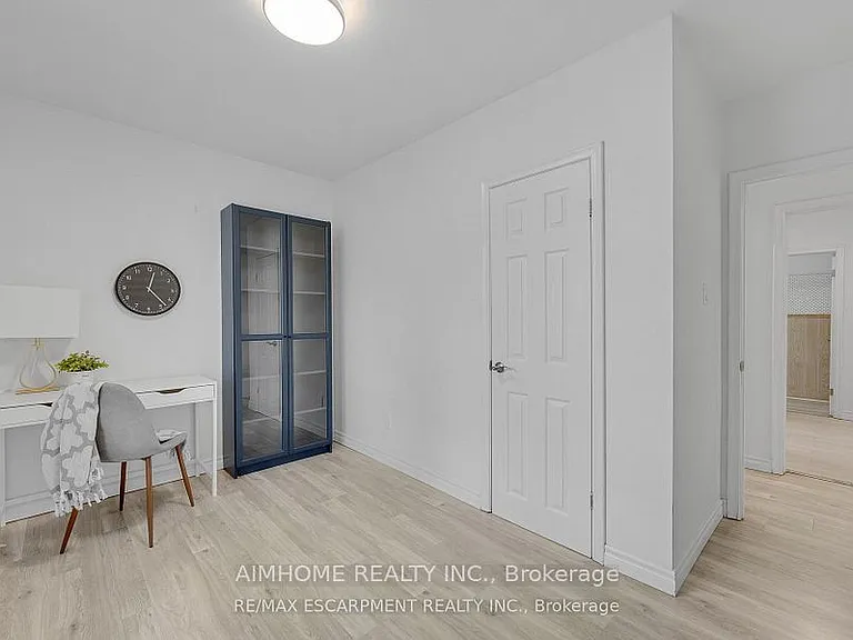 2076 Constance Dr — Photo 20