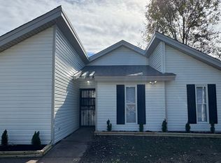 5697 Winter Tree Dr, Memphis, TN 38115