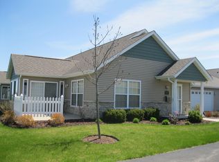 2107 Waterbury Ln W, Sycamore, IL 60178