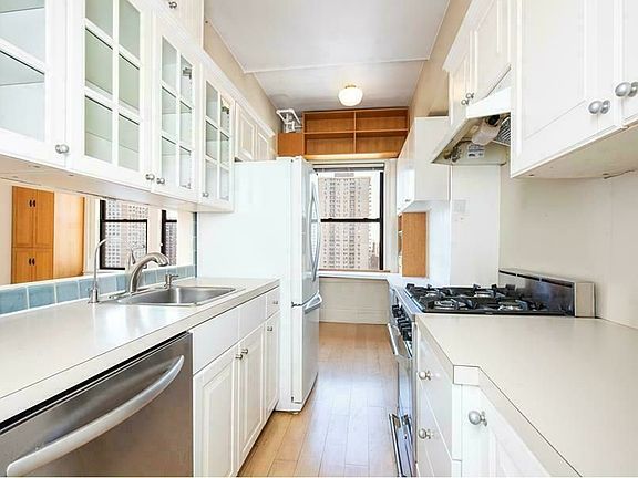 4th image of 327 Central Park W #17E