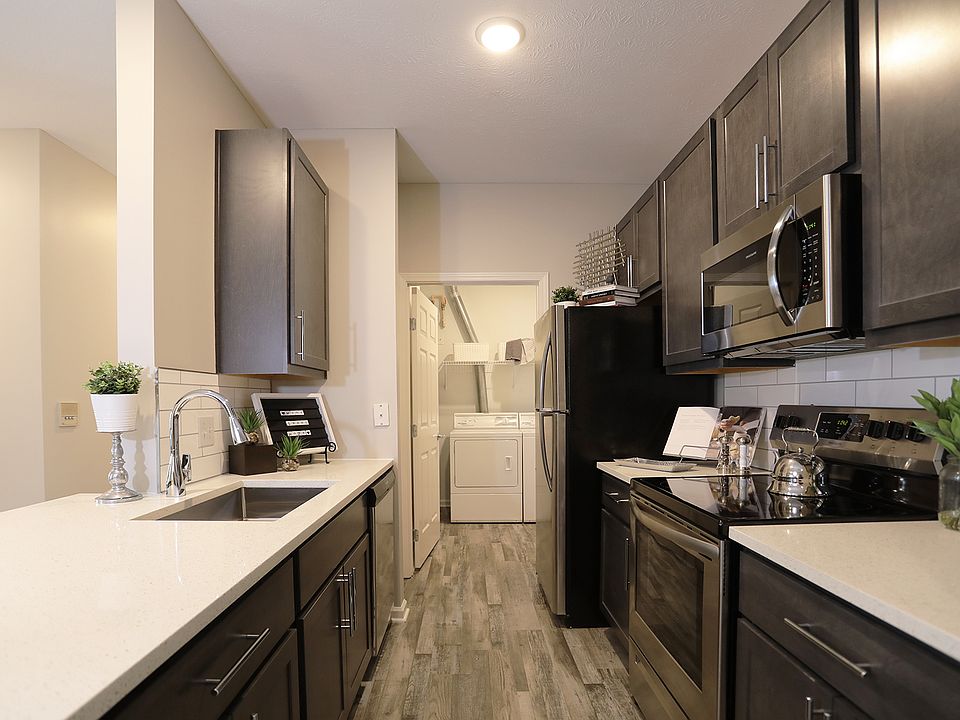 Wellington Place Apartment Rentals with Virtual tours Fishers, IN