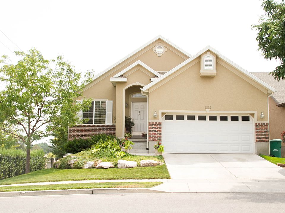 Beautiful exterior and yard