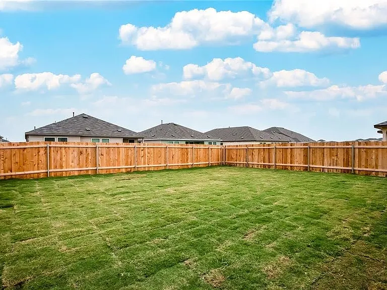 204 Coventry Dr — Photo 30
