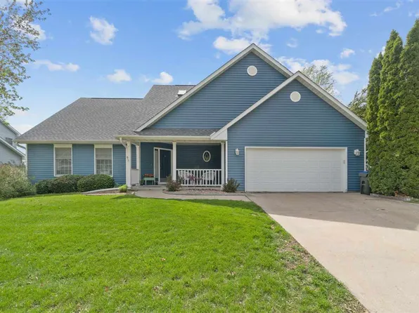 1107 Pheasant Valley St, Iowa City, IA 52246