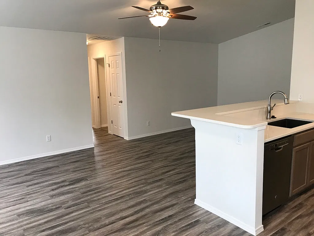 2 bed, 986 sqft, $1,950 — Photo 4