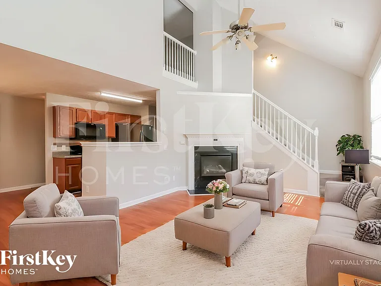 3080 Lakeside Cir — Photo 4