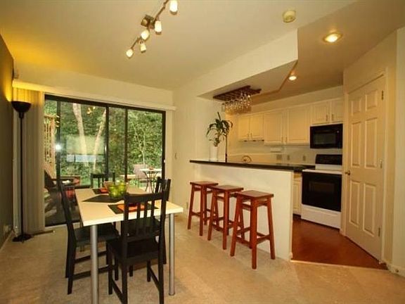 2nd image of 554 Hoge St