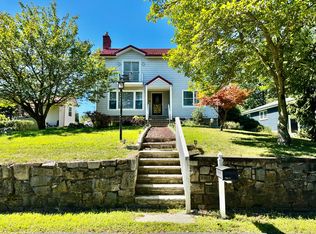 2 Papakating Rd, Hopatcong, NJ 07843