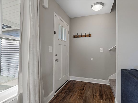 4th image of 100 Watergate Dr