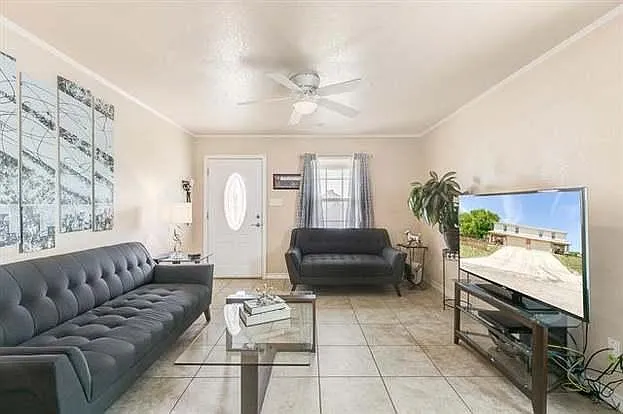 3152 Karen St — Photo 5