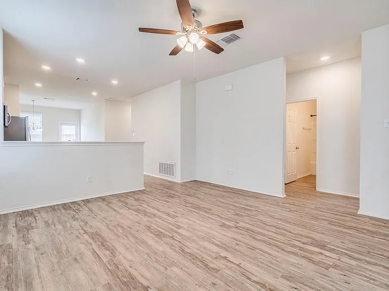 790 Pepperbark Loop — Photo 4