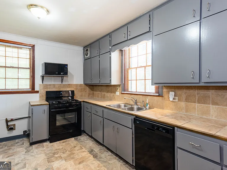 2111 Martin Luther King Jr Dr NW — Photo 8