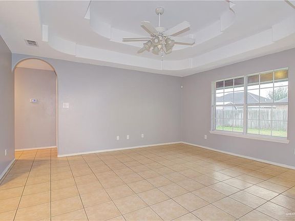 5th image of 211 Lilly Dr
