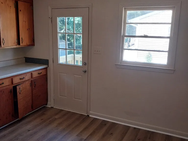 560 Owens Dr — Photo 7