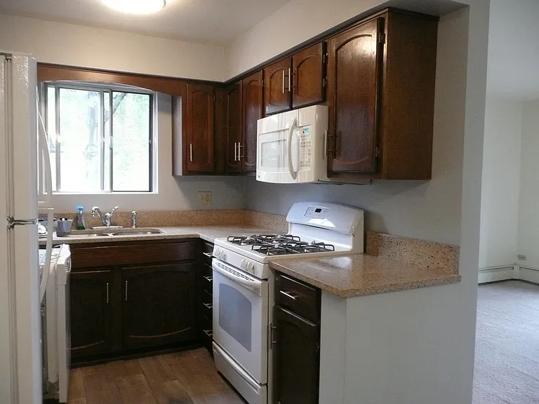 608 W 65th St #4 — Photo 4