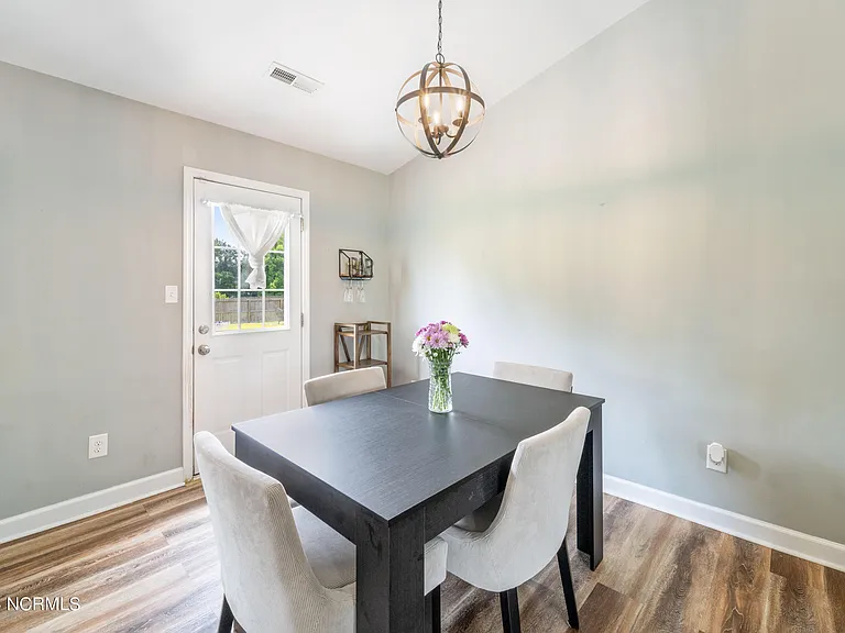 120 Woodbury Farm Dr — Photo 8