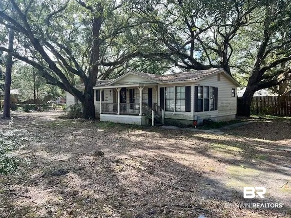 2411 Calloway Rd, Gulf Shores, AL 36542