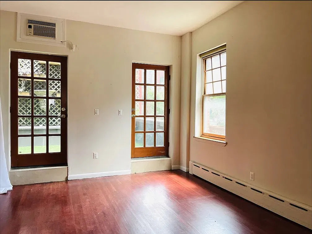 852 10th Avenue — Photo 2