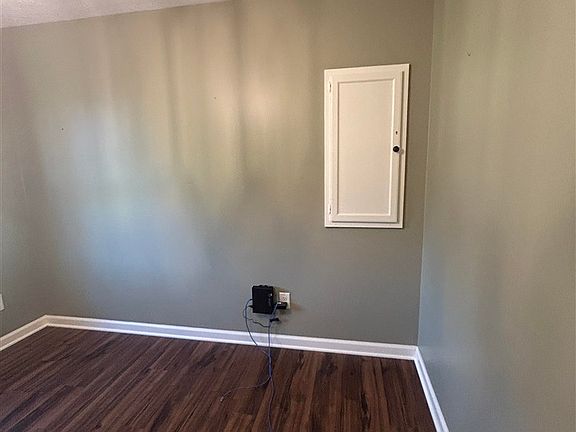 3rd image of 305 Phelps Way