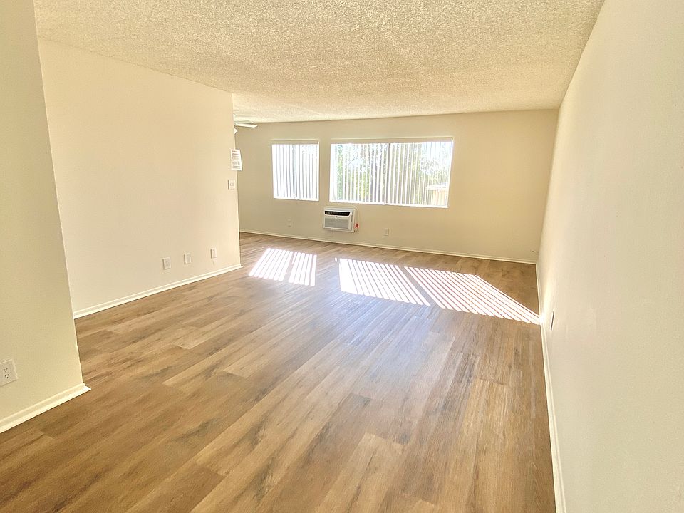 1st image of 14432 Bledsoe St #305