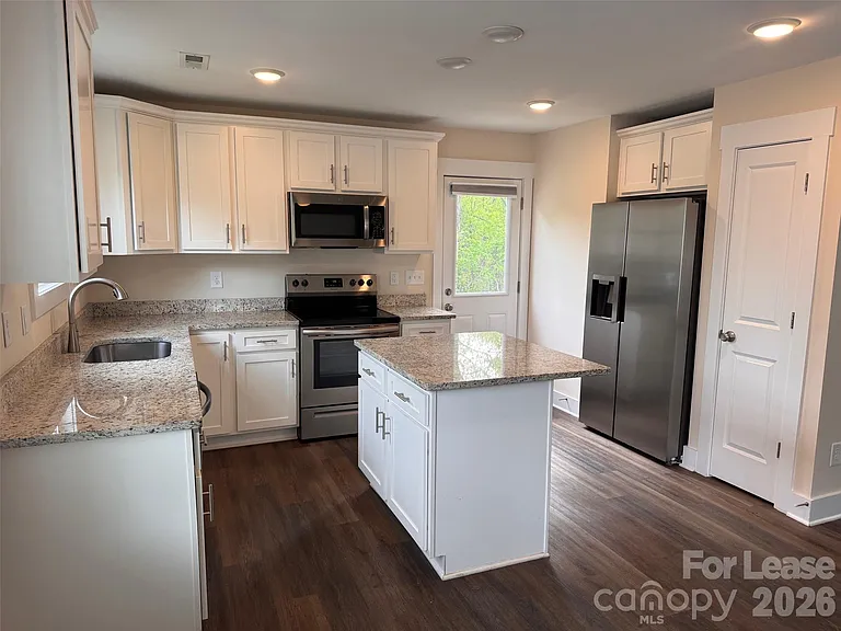516 Beacon St — Photo 4