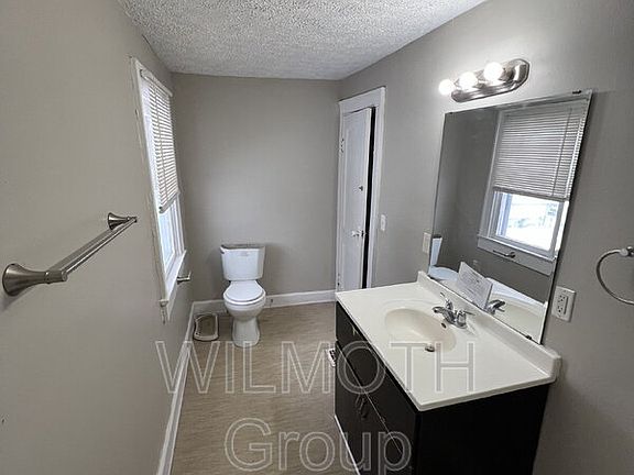 3rd image of 915 N Bosart Ave