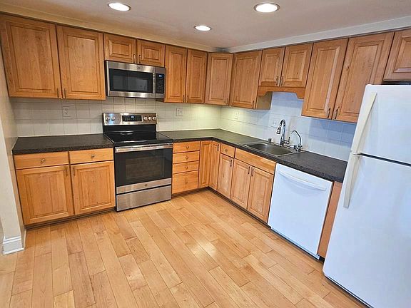 4th image of 1676 Wilkshire Dr