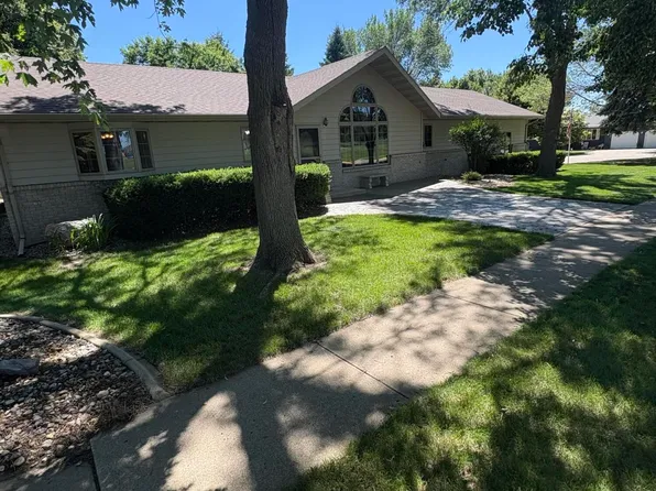 1516 N Broadway St, Watertown, SD 57201