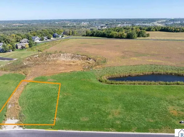 2152 Deerwood Dr, Mankato, MN 56003