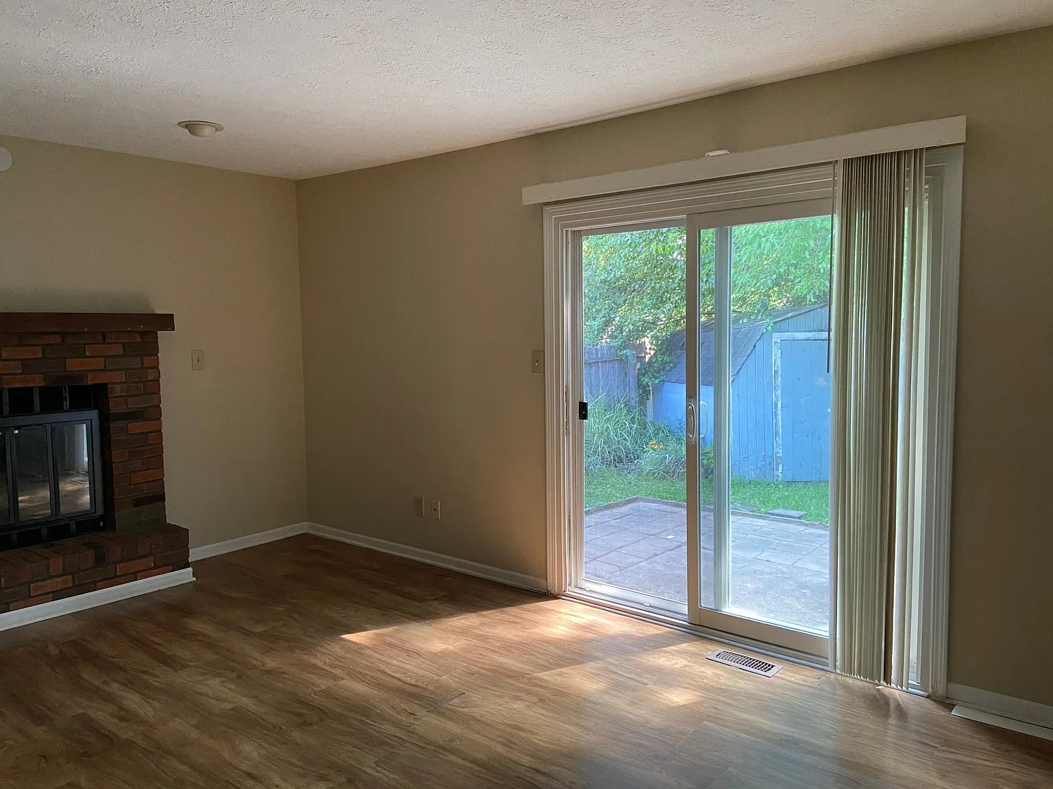 3 bed, 2.5 bath, 1643 sqft, $1,750 — Photo 3