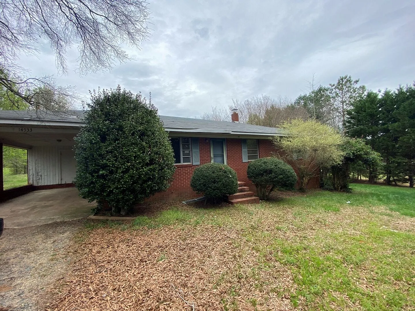 5 acre estate close to Everything! — Photo 1