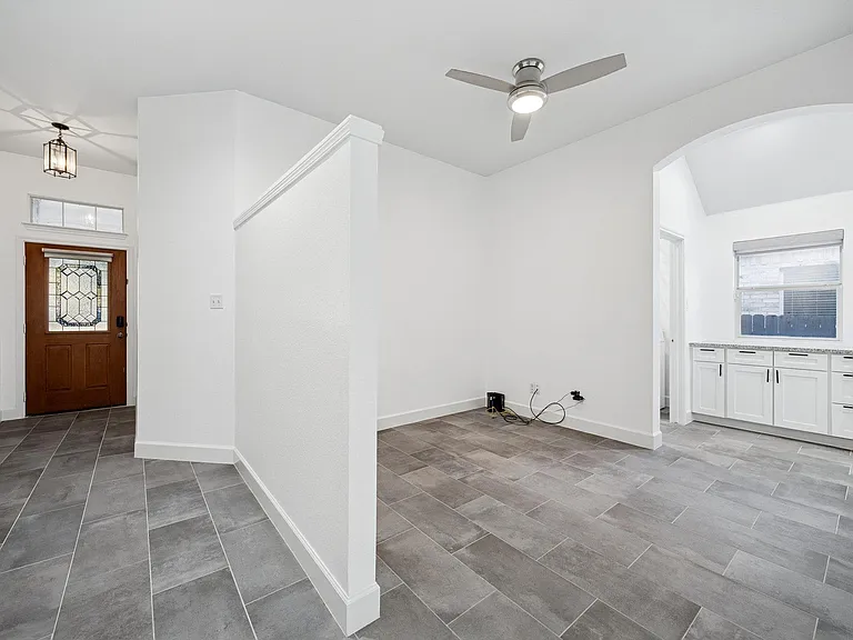 2995 N Overland St — Photo 2