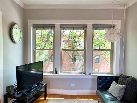 4th image of 1702 W Catalpa Ave #3