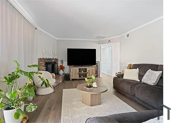 1112 E Avenue J4