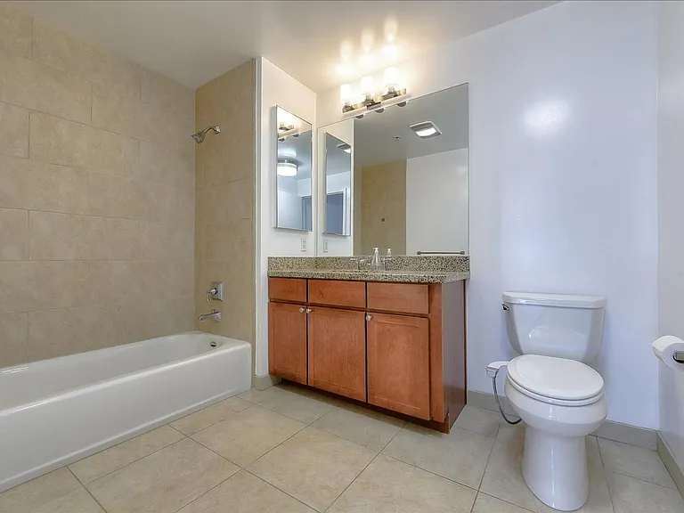 175 W Saint James St #508 — Photo 10