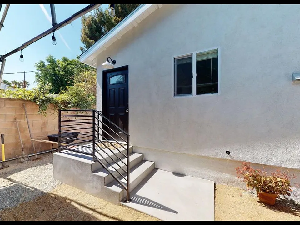 17615 Stare St