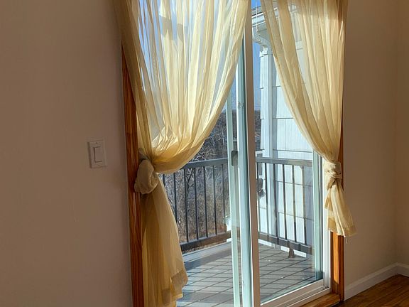 2nd image of 2 Oakville St Floor 2