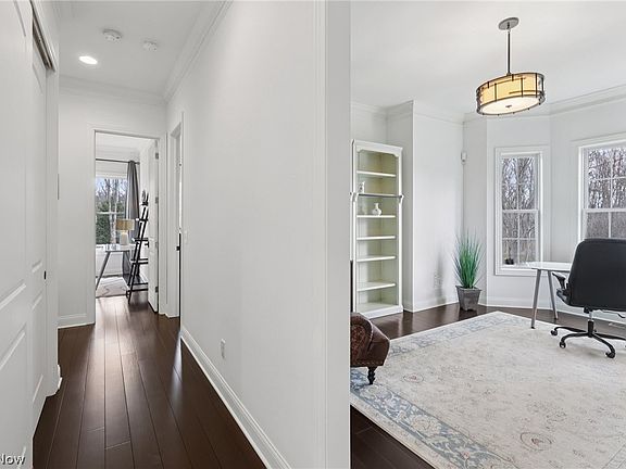 4th image of 380 Crown Ridge Dr