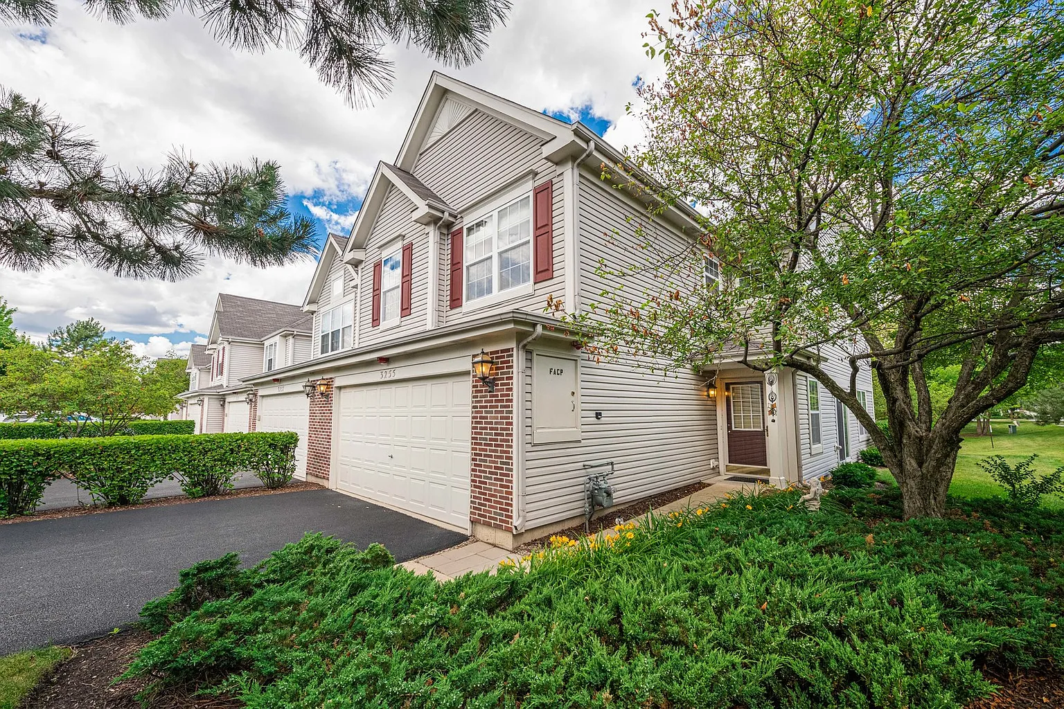 3255 Cool Springs Ct photo 1