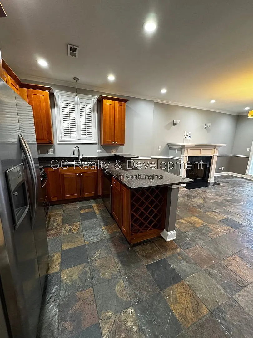 3 bed, 2.0 bath, 1400 sqft, $2,350 — Photo 3