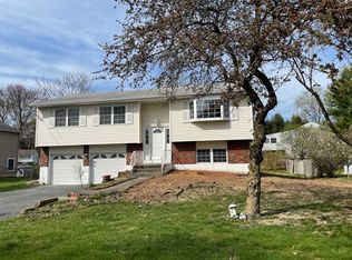 36 Sutton Park Rd, Poughkeepsie, NY 12603