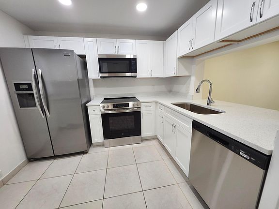 5th image of 330 NE 26th Avenue #202