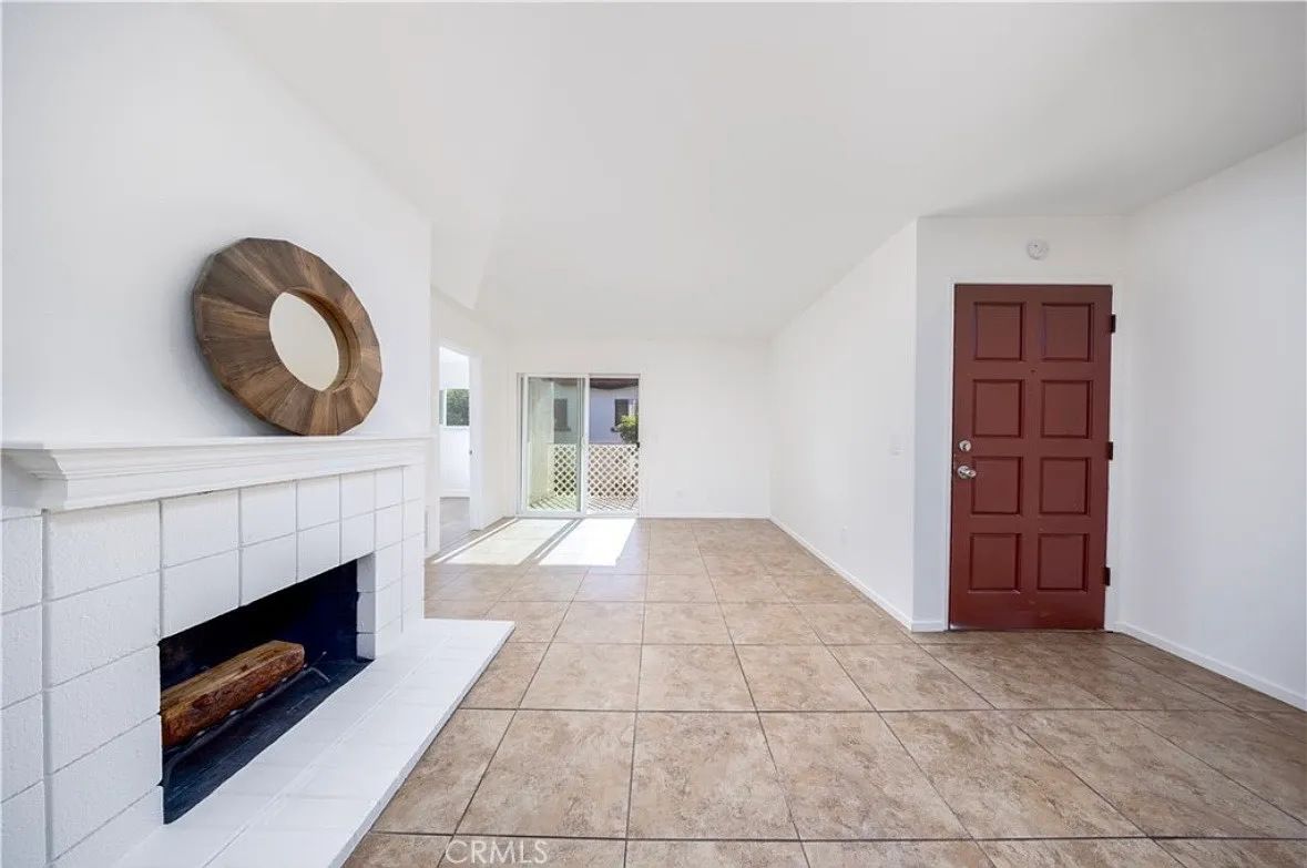 2 bed, 807 sqft, $2,000 — Photo 1