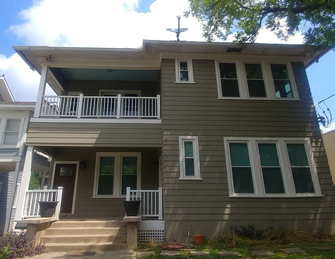 411-415 W Mistletoe Ave - 411 — Photo 1