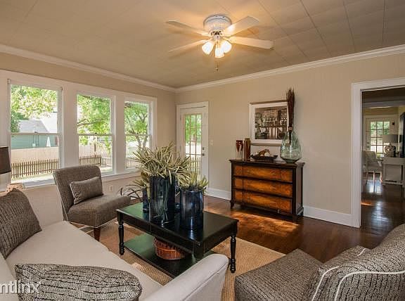 2nd image of 417 W Avenue D