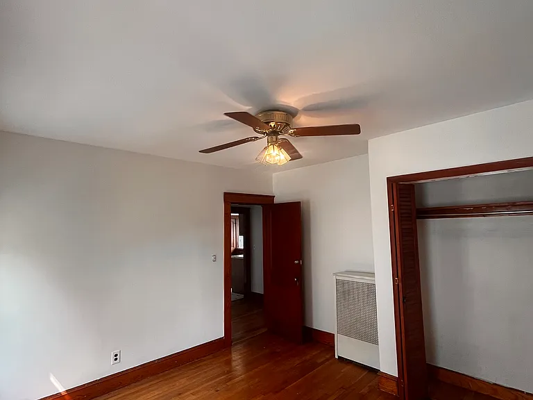 468-470 Gallivan Blvd #2 — Photo 24