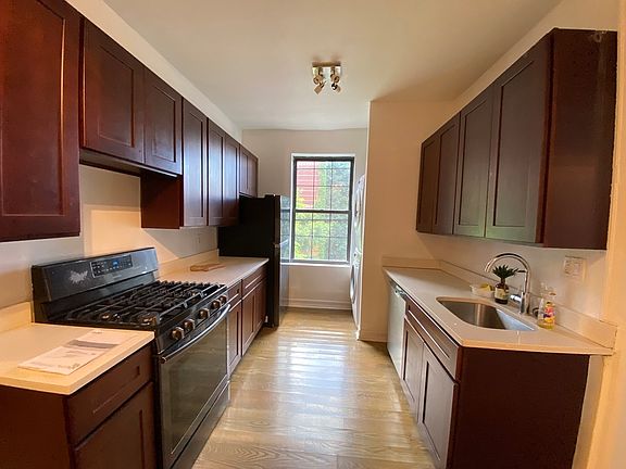 4th image of 133 Lott St #2C