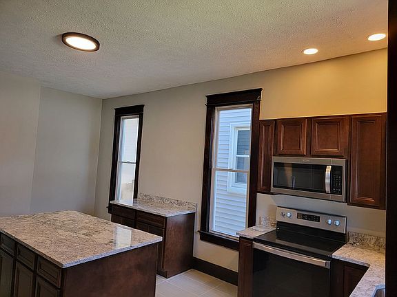 2nd image of 1106 N Main St